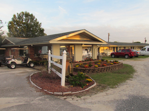 White Lake Motel and Campground - 4 Photos - Elizabethtown, NC