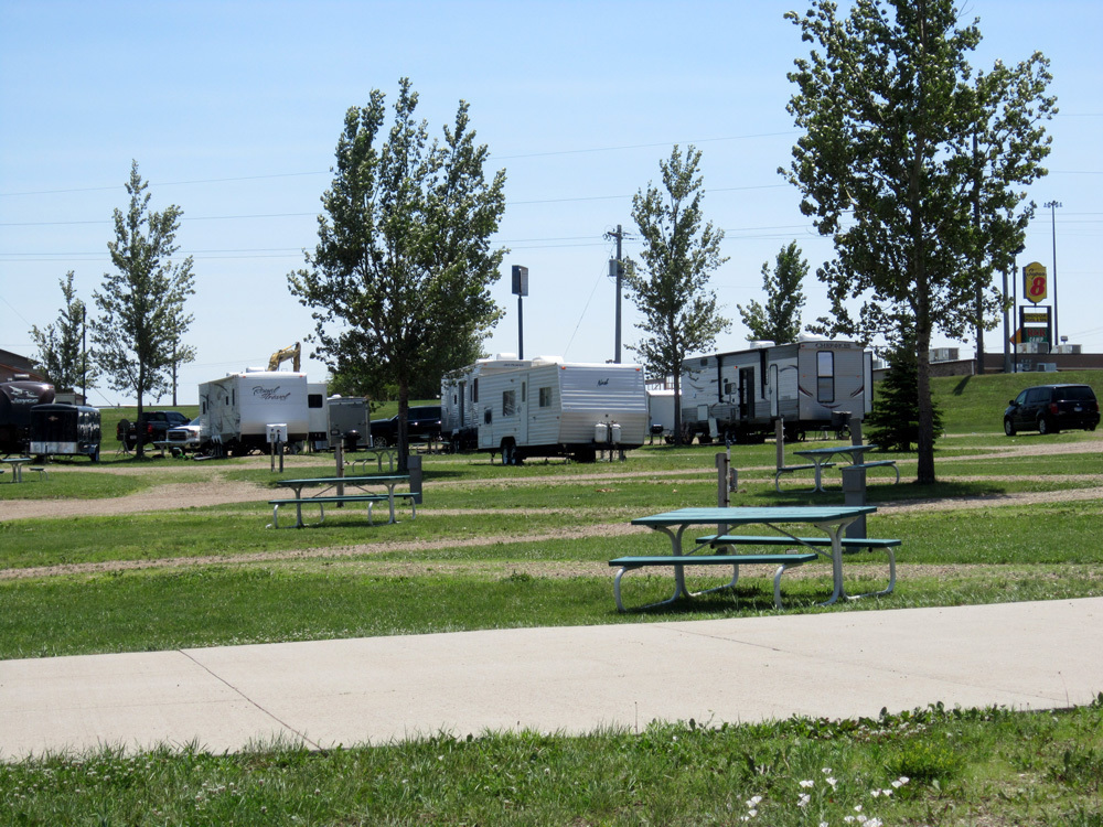 Rondee's Campground - 2 Photos - Mitchell, SD - RoverPass