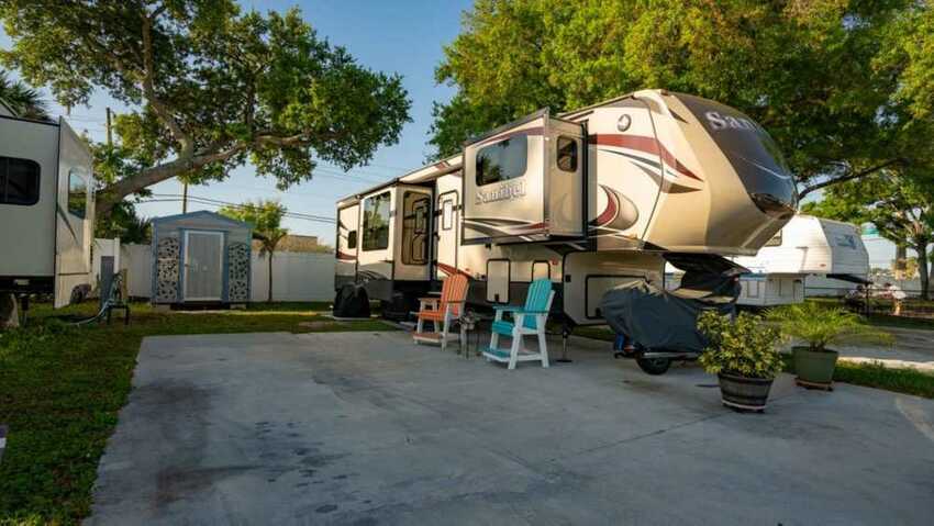 Lone Pine RV Park - - Ruskin, FL - RoverPass