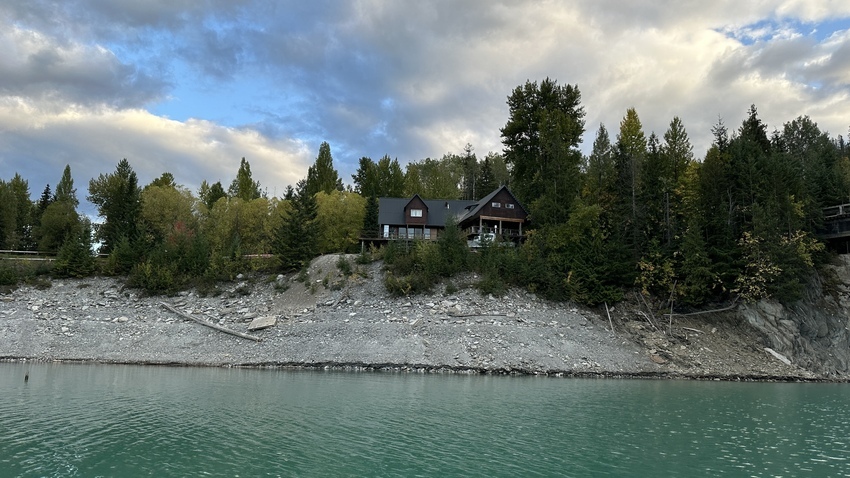 Kinbasket Lake Resort  Golden Bc 0